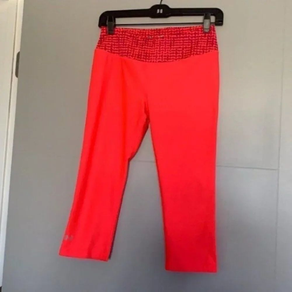 Under Armour Women's Neon Orange Capri Leggings Size S